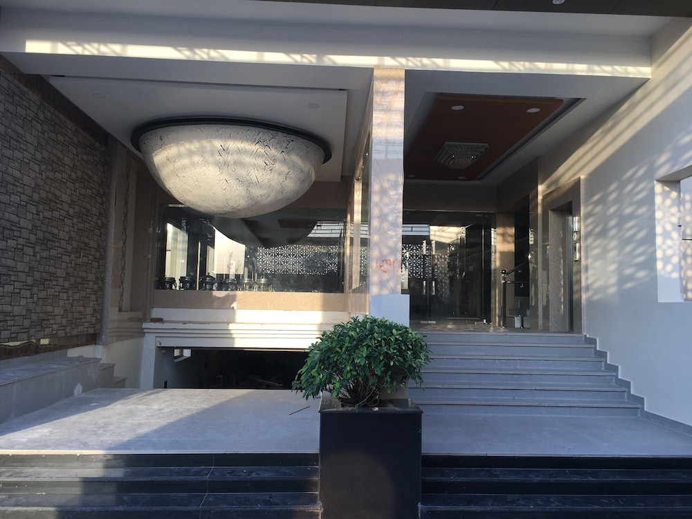 Hotel Ratan Royal Inn in Datia, India