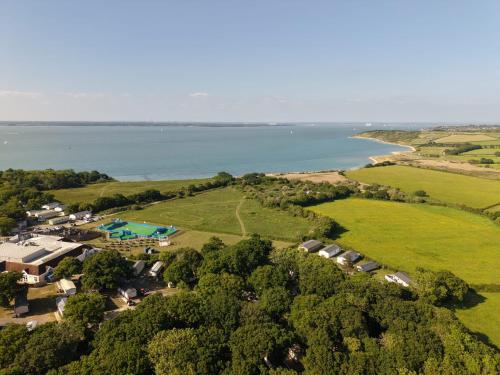 Modern Sea View Holiday Home Isle of Wight — 4-Star Luxury Hotel in Cowes, United Kingdom