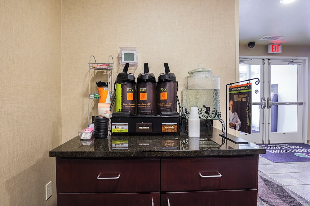 Cobblestone Inn & Suites Altamont - photo 52