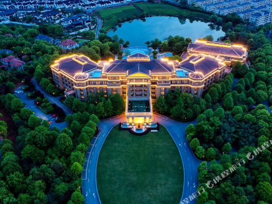 Azure Hotel Xinchang in Shaoxing, People's Republic of China