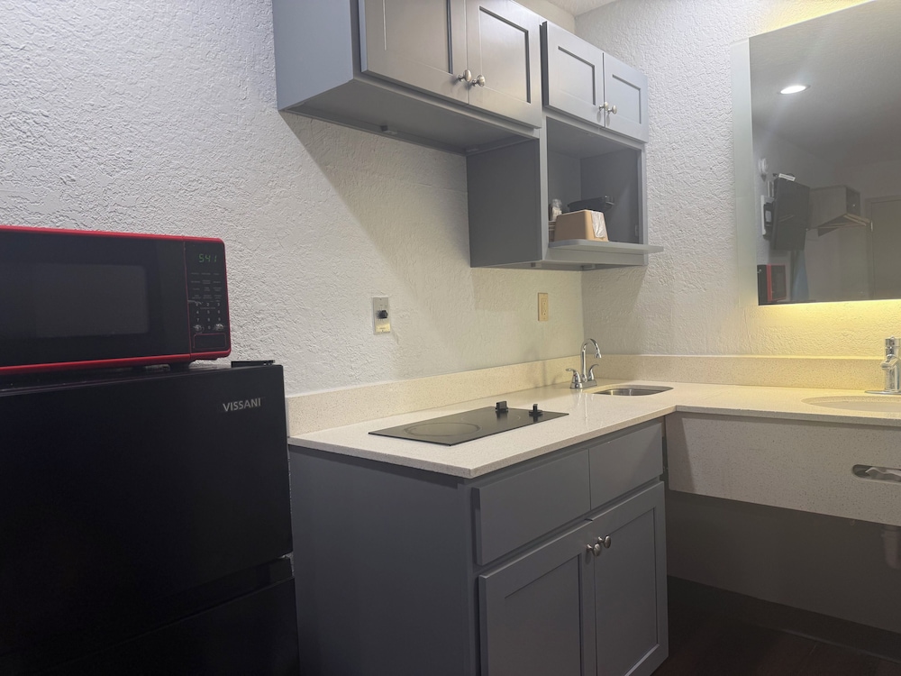 Economy Lodge by Hotel O Texas City - photo 18