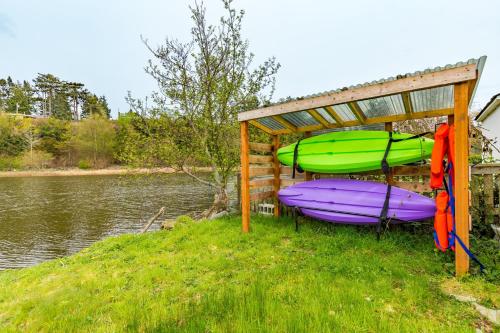 Totally Beachin Getaway by AvantStay Waterfront - photo 5