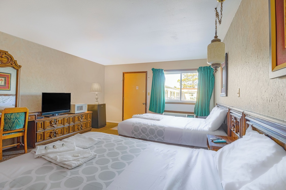 Love Hotels Tomahawk by OYO at Lake Mohawksin WI - photo 20