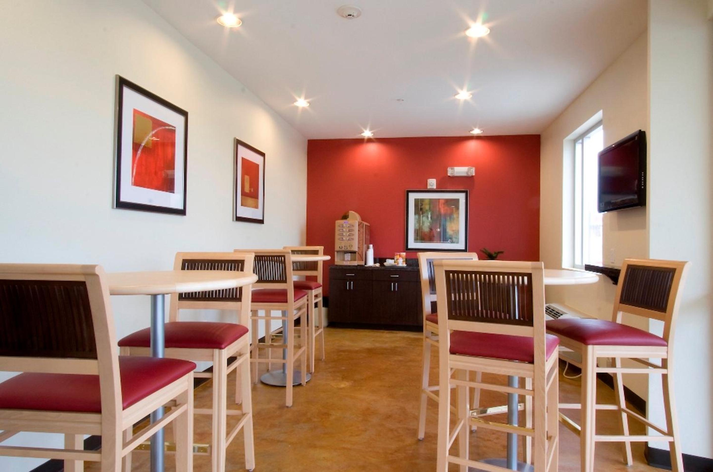 Red Roof Inn & Suites Beaumont - photo 12