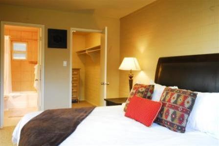 SmokeTree Resort and Bungalows - photo 14