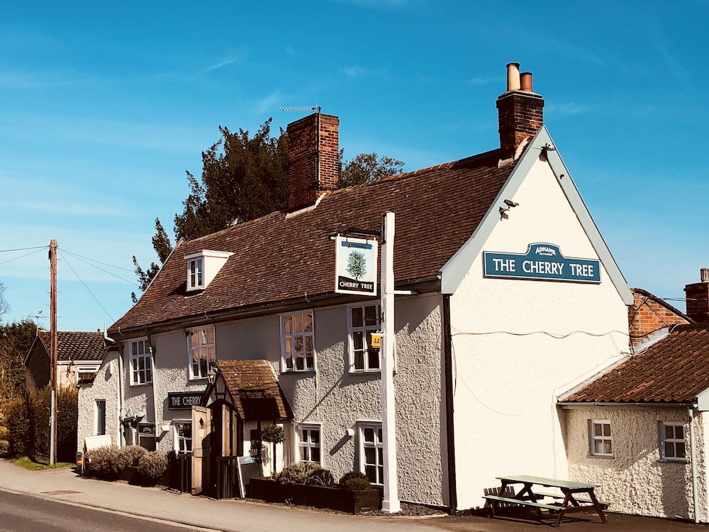 Cherry Tree Pub in Woodbridge, United Kingdom