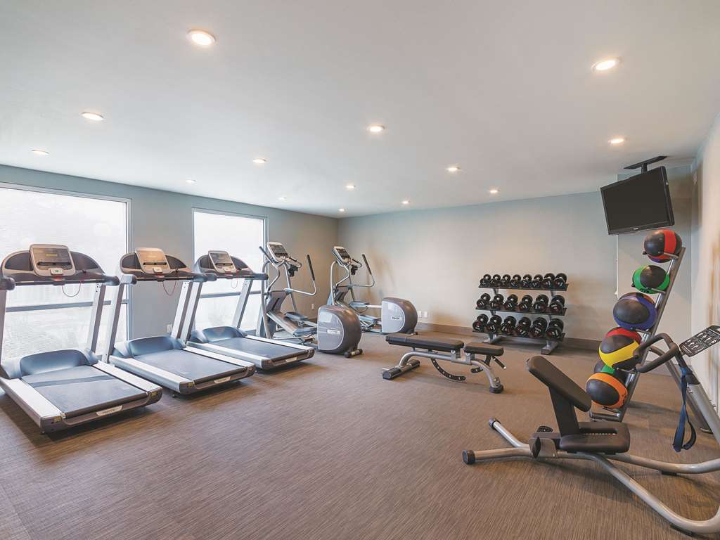 La Quinta Inn & Suites by Wyndham Austin Round Rock - photo 9