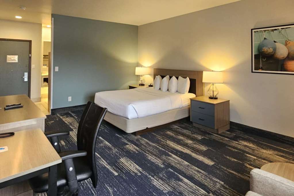 Edgewater Inn and Suites an Ascend Collection Hotel - photo 27