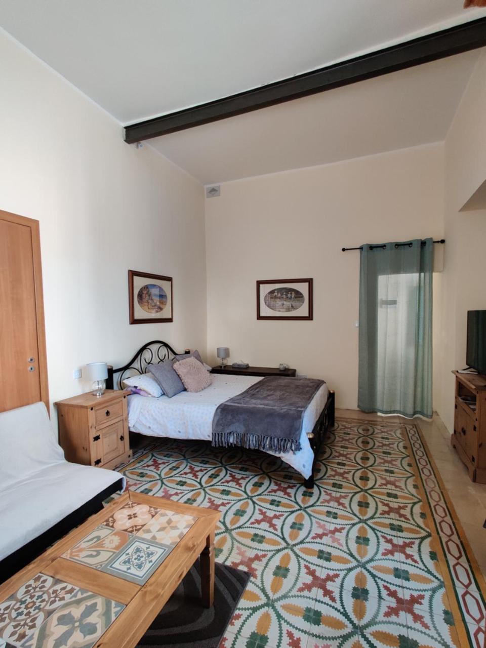 Ellas Place — Tarxien — photo 2