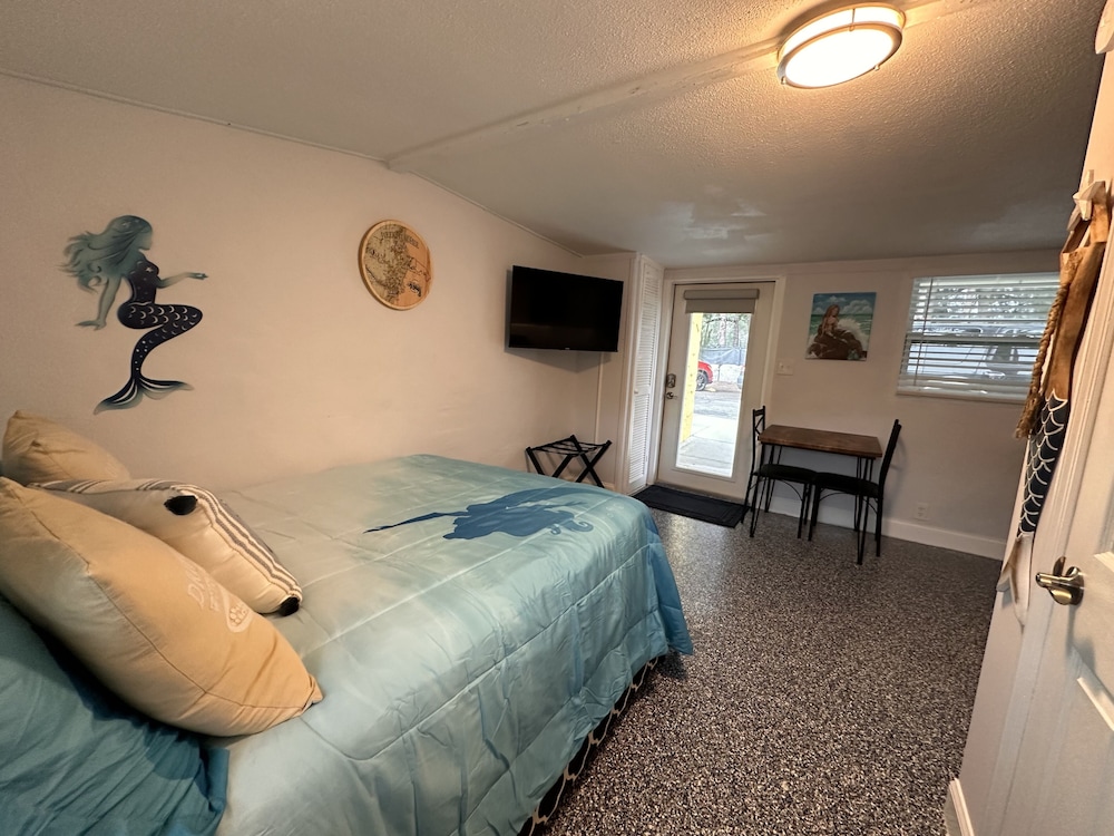 Neptune's Grotto Waterfront Retreat - photo 8