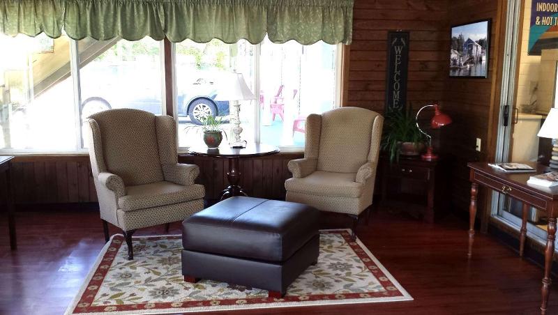 Colonial Inn Ellsworth - photo 32