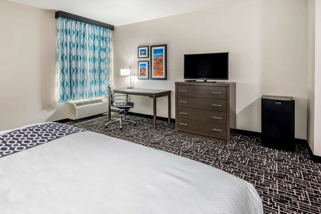 La Quinta Inn & Suites by Wyndham Pampa - photo 60