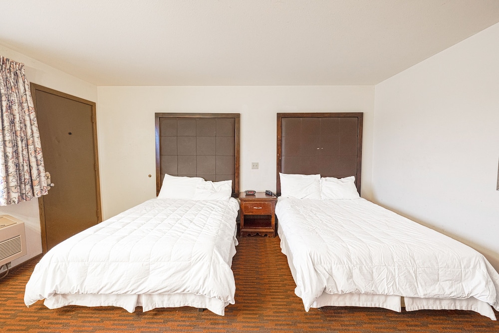 Harlan Inn and Suites - photo 35
