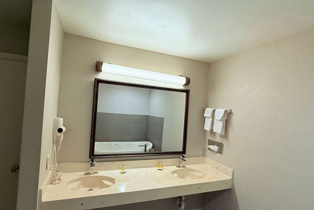 Days Inn by Wyndham San Antonio Morgan's Wonderland IH 35 N - photo 9