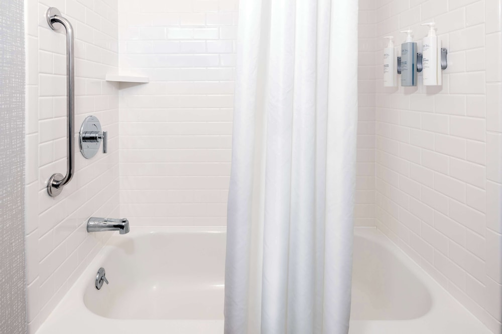 Hampton Inn Coventry Warwick Area - photo 18