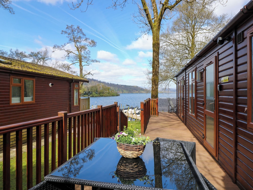 Shoreside Lodge — 4-Star Luxury Hotel in Windermere, United Kingdom