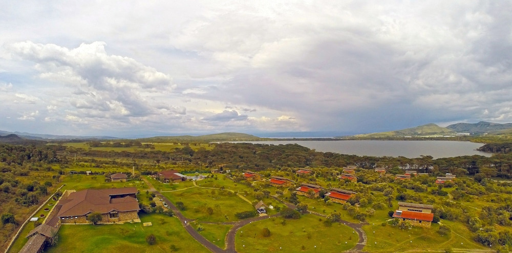 Naivasha Kongoni Lodge Lakefront Getaway — 4-Star Luxury Hotel in Naivasha, Kenya