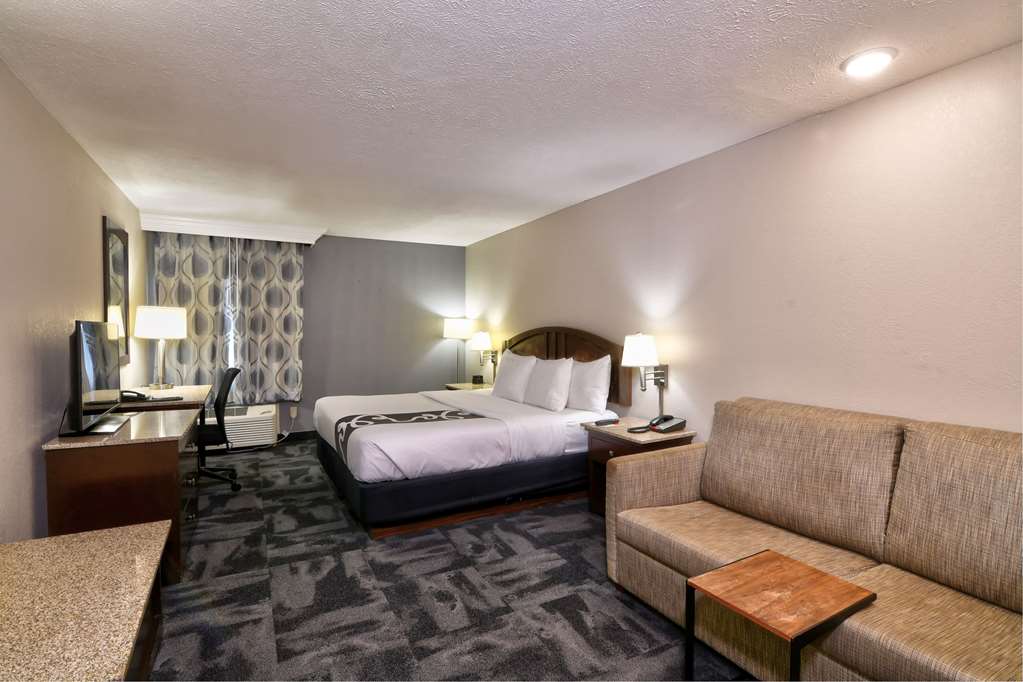 La Quinta Inn & Suites by Wyndham Springfield South - photo 31