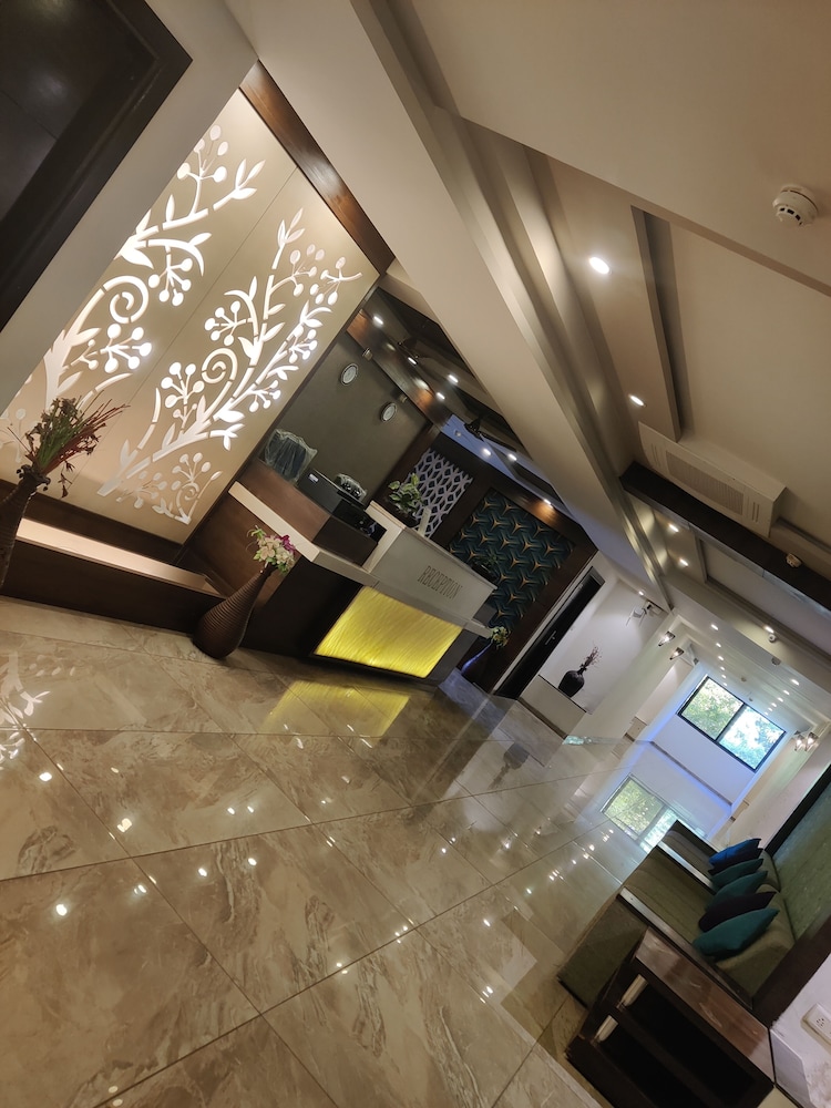 Hotel Restandview — Anand — photo 2