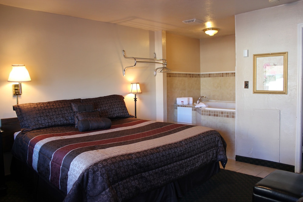 Lava Spa Motel & RV Park - photo 12