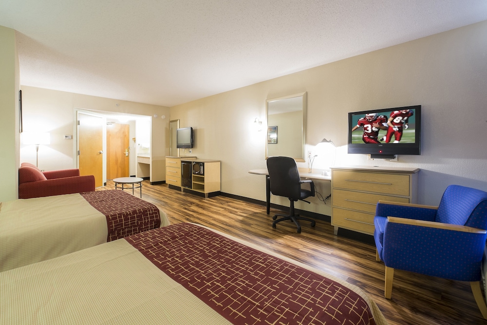 Red Roof Inn & Suites Philadelphia Bellmawr - photo 18