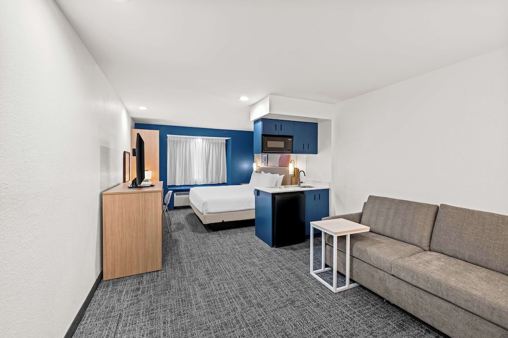 Spark by Hilton Sterling Dulles Airport - photo 14
