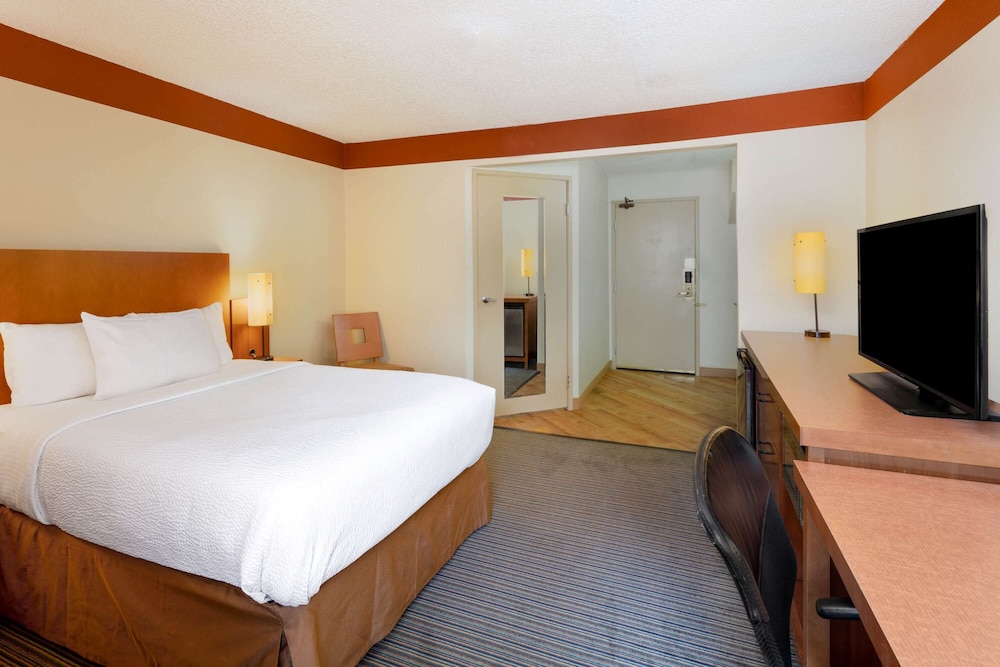 Spark by Hilton Savannah Midtown - photo 44