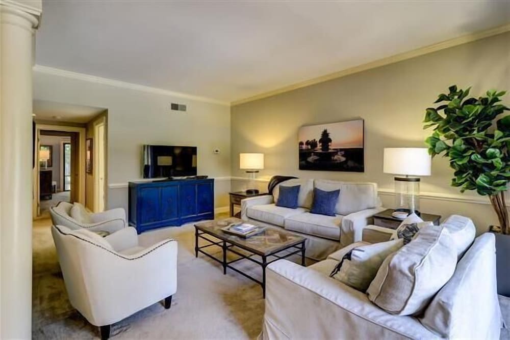 1099 Harbour South Club at The Sea Pines Resort - photo 7
