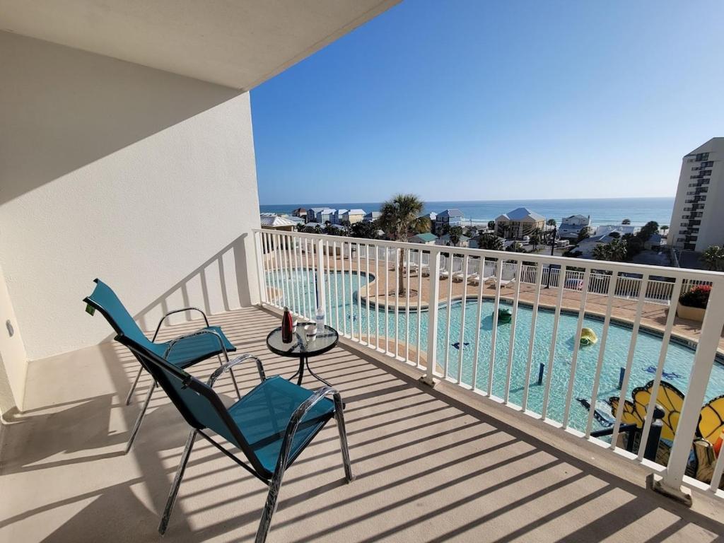 Spectacular 5th Floor Gulf View Condo in Panama City Beach just steps away from the beach — 4-Star Luxury Hotel in Panama City Beach, United States