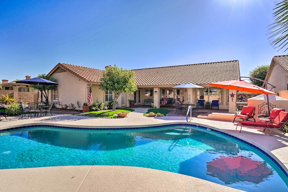 Pool Putting Green Fire Pit Elegant Peoria Home — 4-Star Luxury Hotel in Peoria, United States