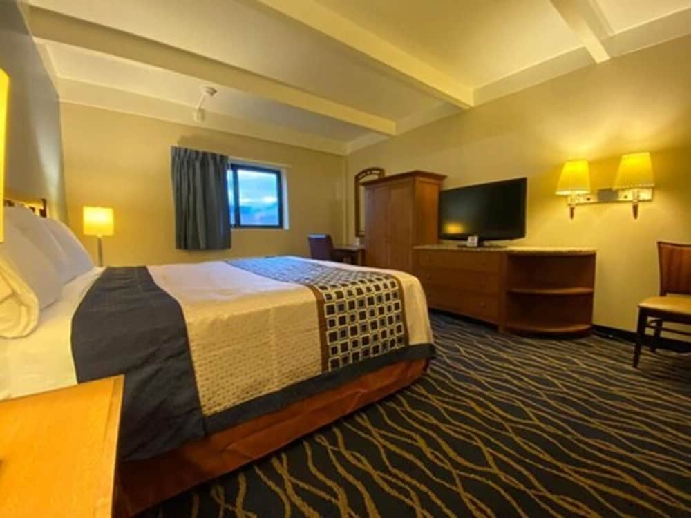 Economy Inn North Randall - photo 9