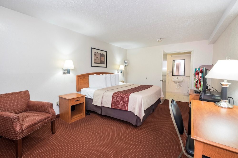 Red Roof Inn Columbus Northeast Westerville - photo 11