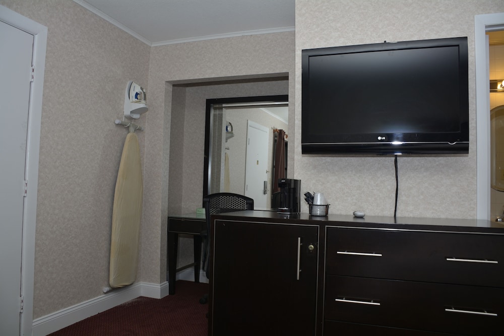 Atlantic Inn & Suites - photo 30