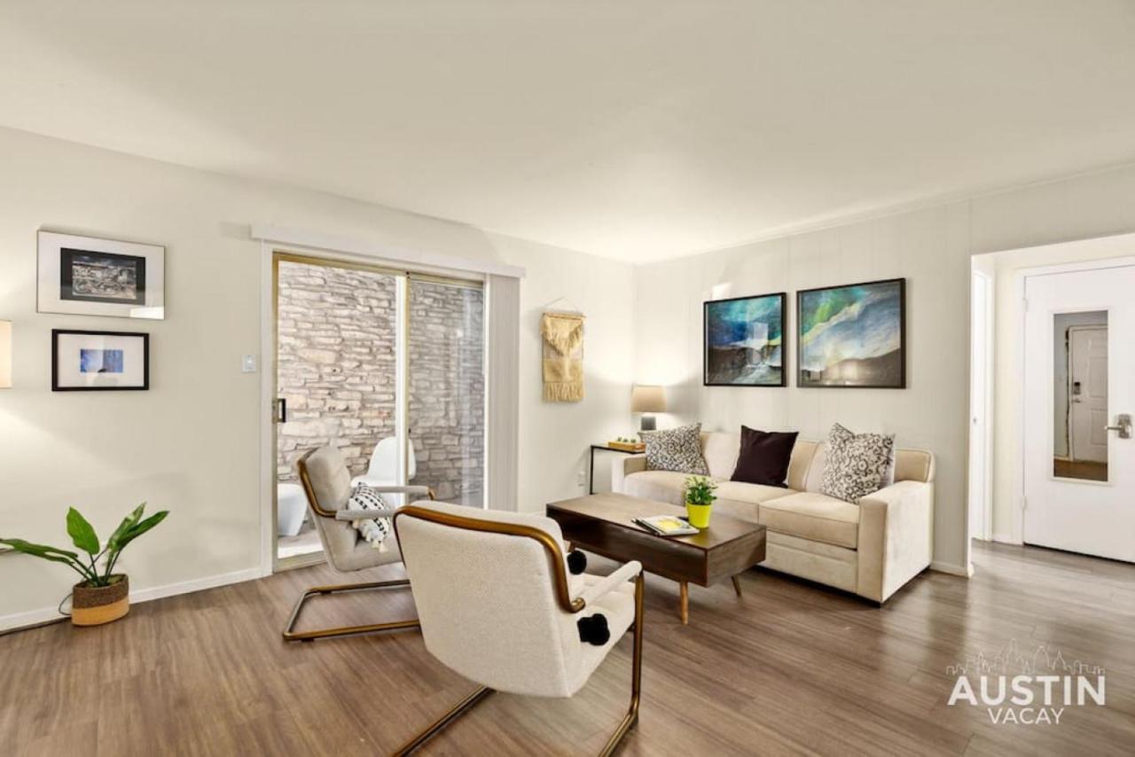 Walk to the Golf Course 2BD Apt Pool and Parking — 4-Star Luxury Hotel in Austin, United States