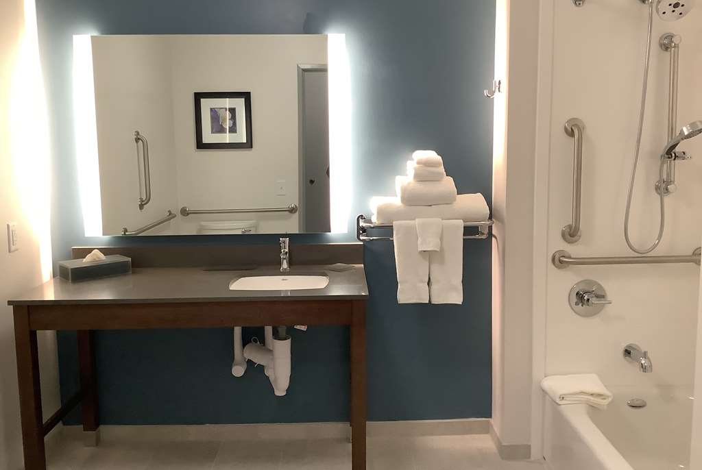 La Quinta Inn & Suites by Wyndham Littleton Red Rocks - photo 24