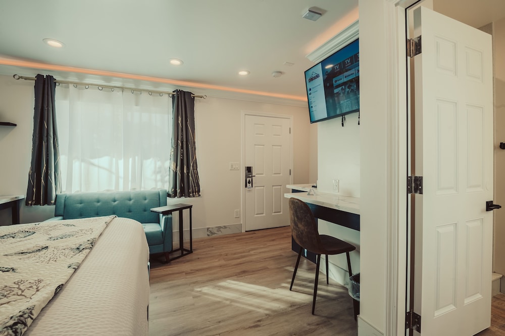 Blufftop Inn & Suites - photo 42