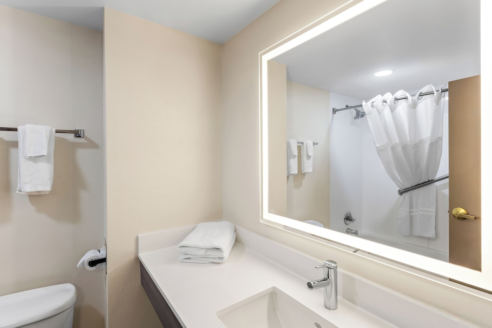 Holiday Inn Express Suites Charleston by IHG - photo 18
