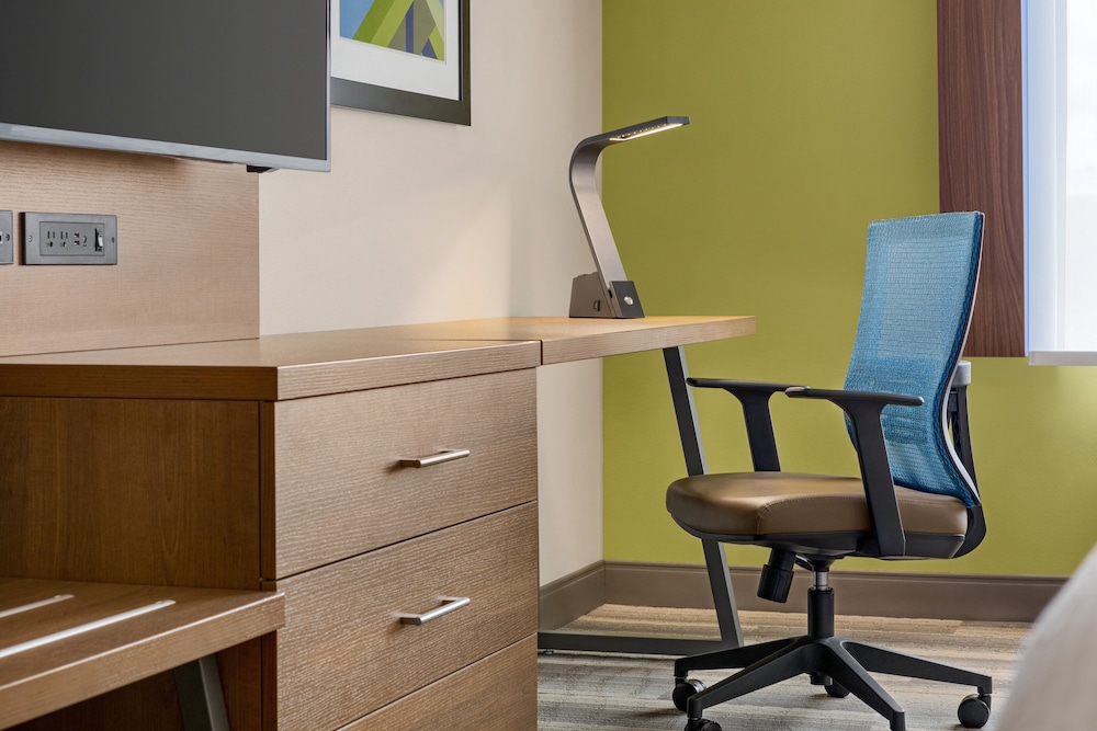 Holiday Inn Express Hotel & Suites Waycross by IHG - photo 11