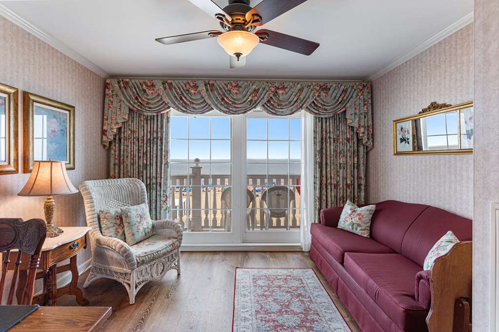 Boardwalk Plaza Hotel - photo 9