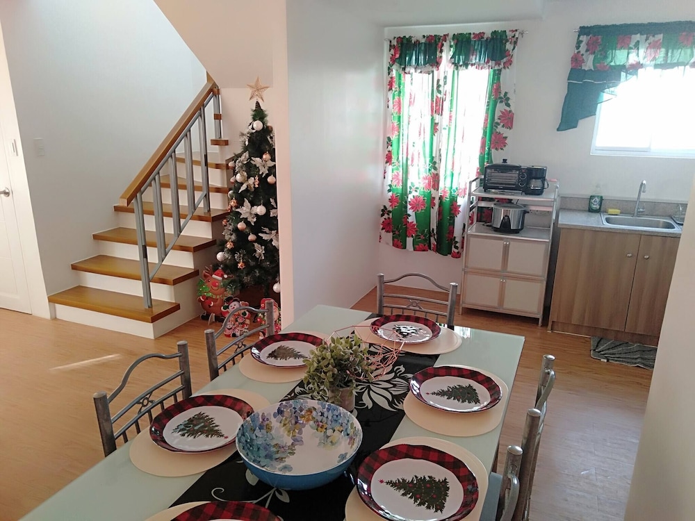 Avida 3 Bedroom Vacation House with Pool — 4-Star Luxury Hotel in Talisay, Philippines