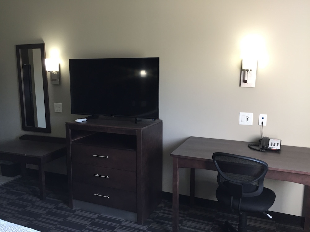 Home Inn and Suites - photo 12