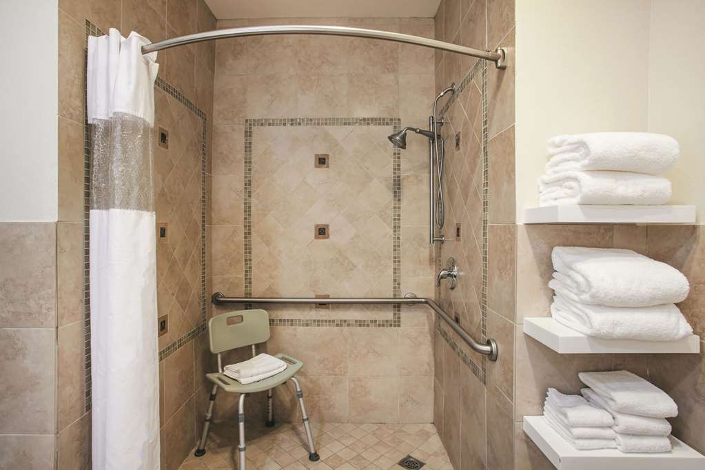La Quinta Inn & Suites by Wyndham Dublin Pleasanton - photo 24