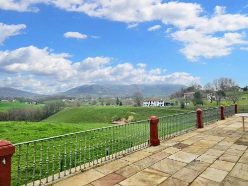 Cosy house with jacuzzi in Zugarramurdi — 4-Star Luxury Hotel in Zugarramurdi, Spain