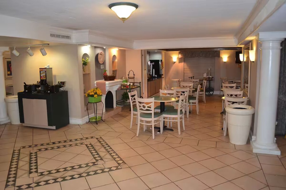 Magnuson Hotel Texarkana - photo 2