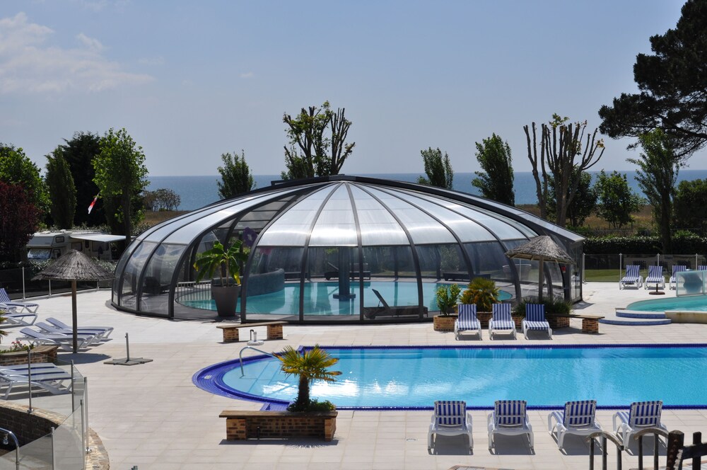 Camping Le Raguenes Plage — 4-Star Luxury Hotel in Nevez, France