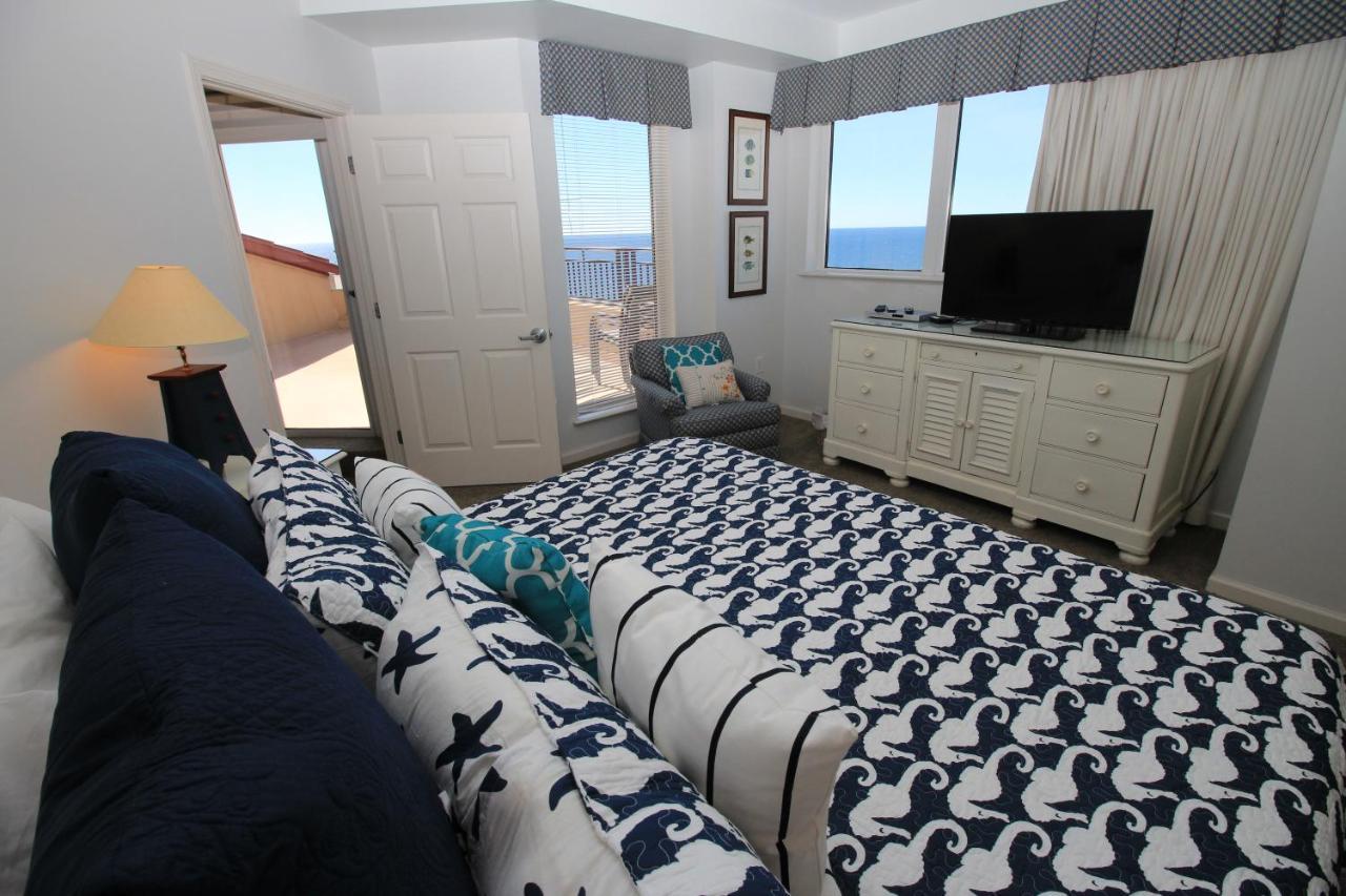 3BR Beachfront Condo 16th Flr Two Master Bedrooms Pool Fitness Center At Westwinds Resort in Destin, United States