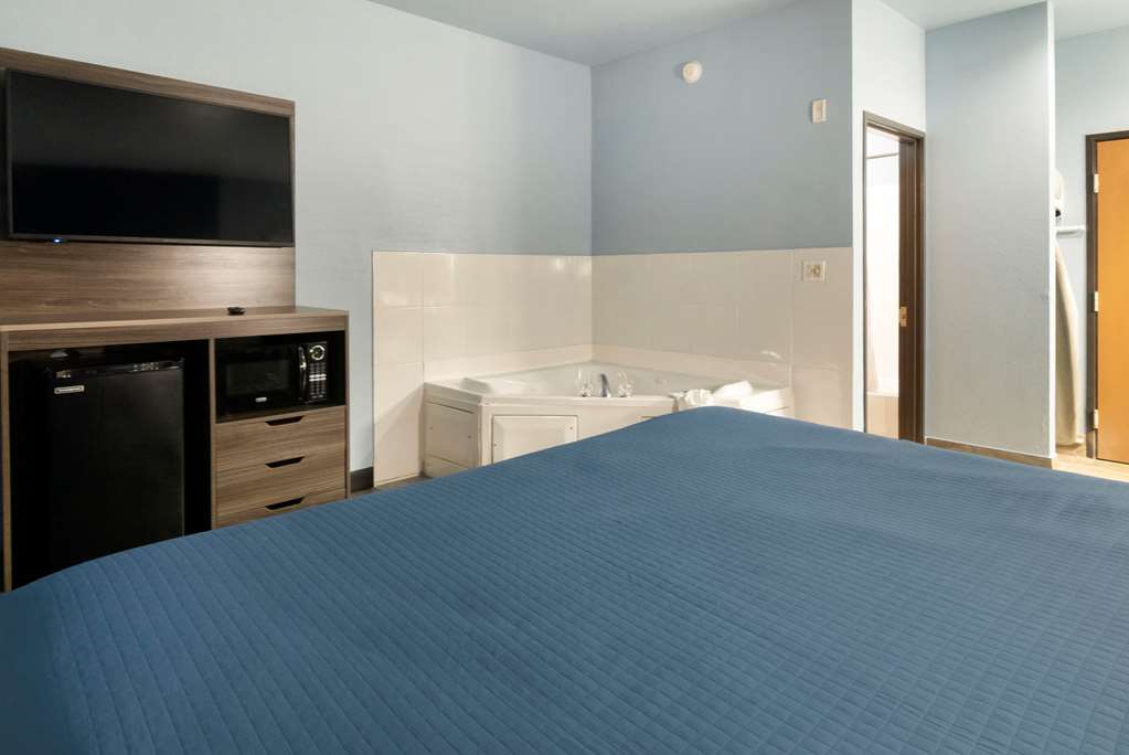 Rodeway Inn Carrollton I 35E - photo 10