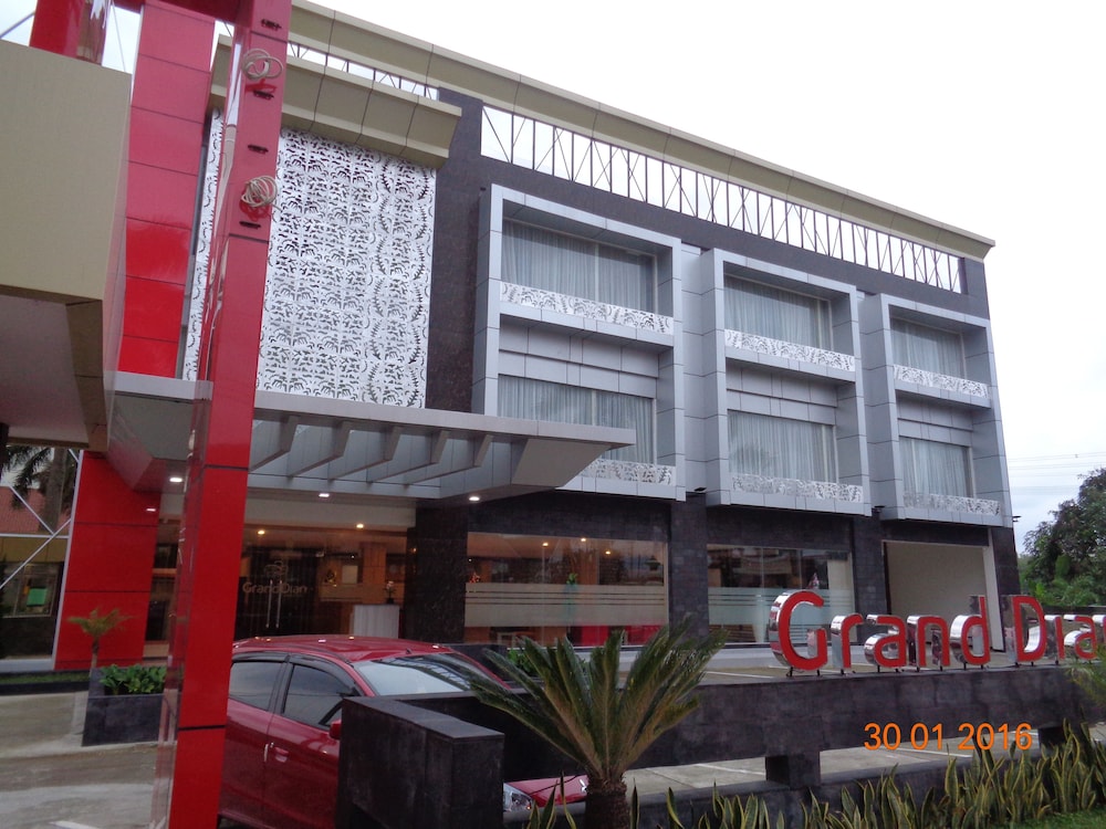 Grand Dian Hotel Slawi — hotel in Slawi