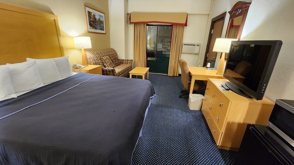 Katahdin Inn & Suites - photo 16