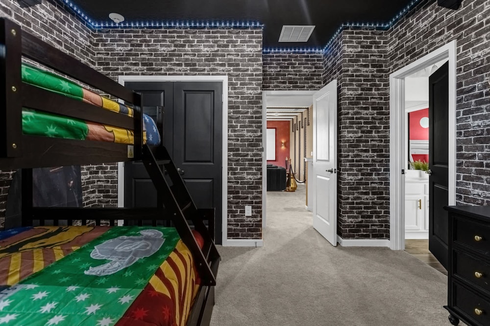 Upstay Theme Rooms Pool Spa Theatre Arcade - photo 34